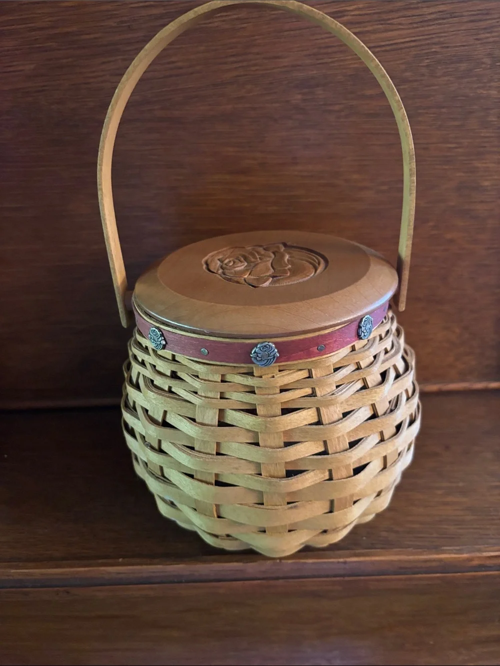 Longaberger 2004 Tournament of Roses Basket with lid, liner, protector.